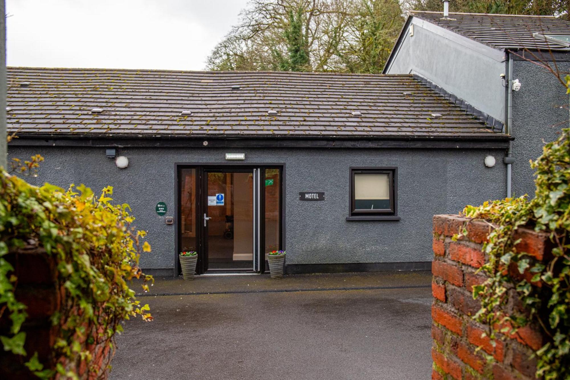 The Enniskillen Hotel And Motel エクステリア 写真
