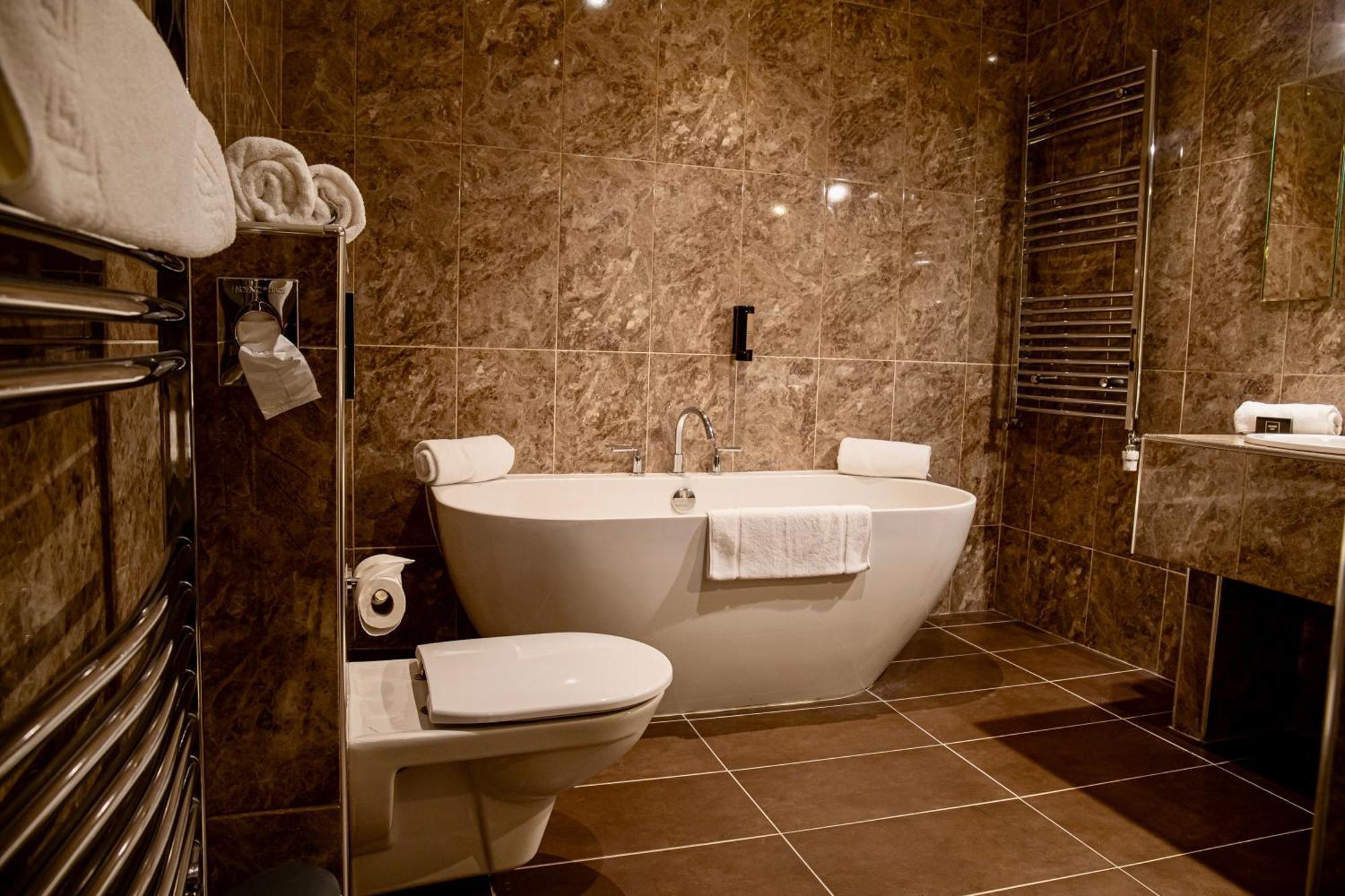 The Enniskillen Hotel And Motel エクステリア 写真